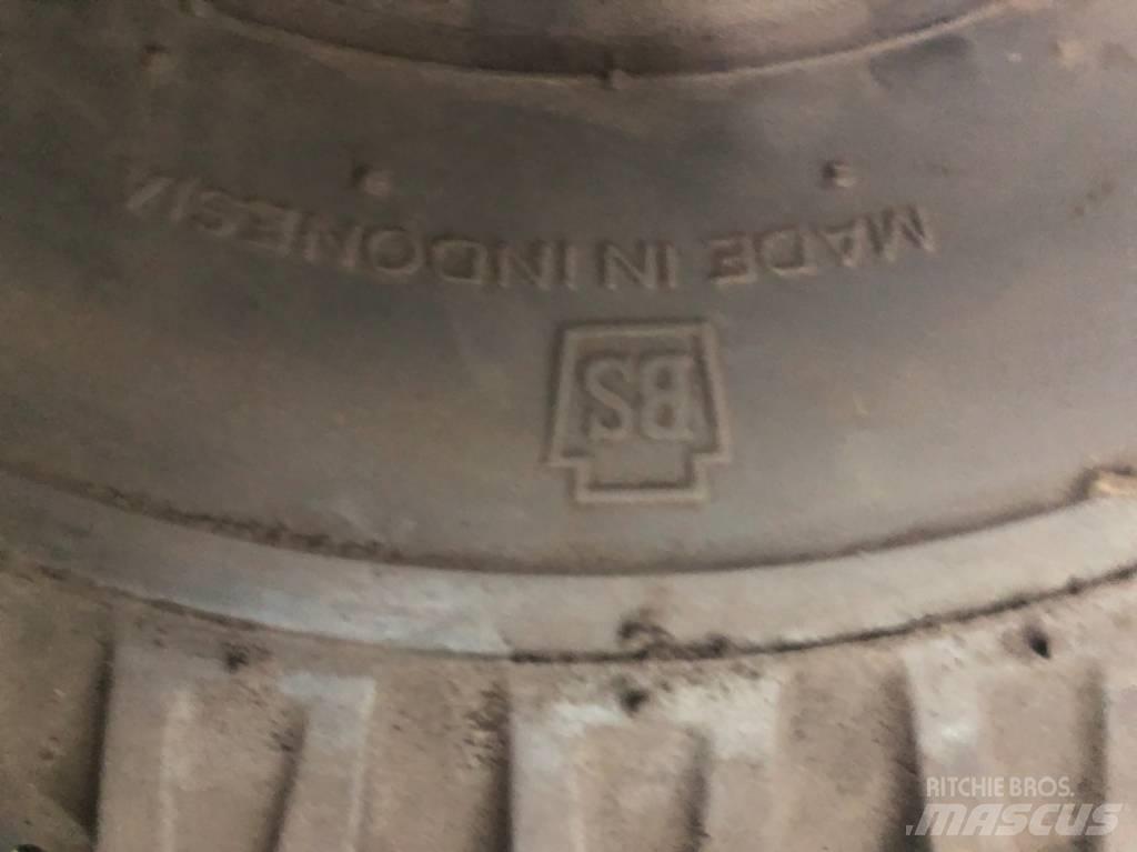 Bridgestone 21x8-9 Gume, kotači i naplatci