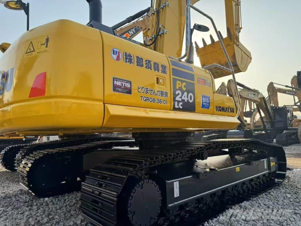 Komatsu 240-8N1 Bageri gusjeničari