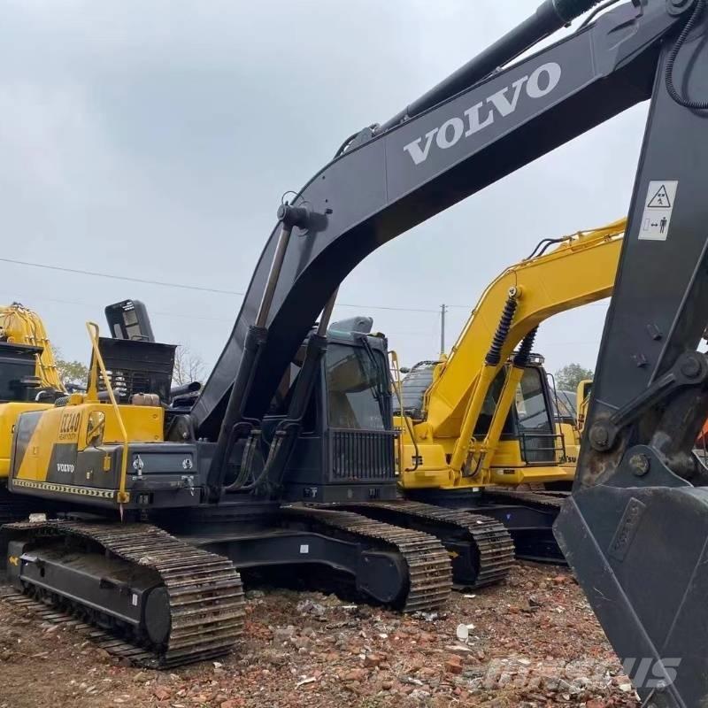 Volvo EC 240 Bageri gusjeničari