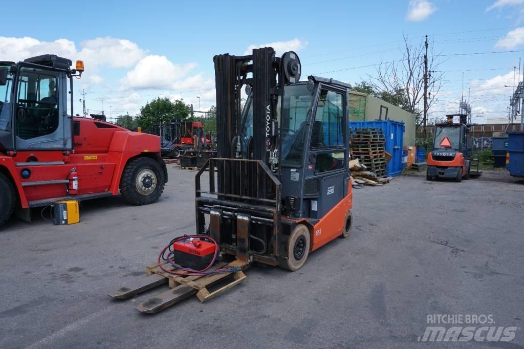 Toyota 8FBMKT25 Električni viličari