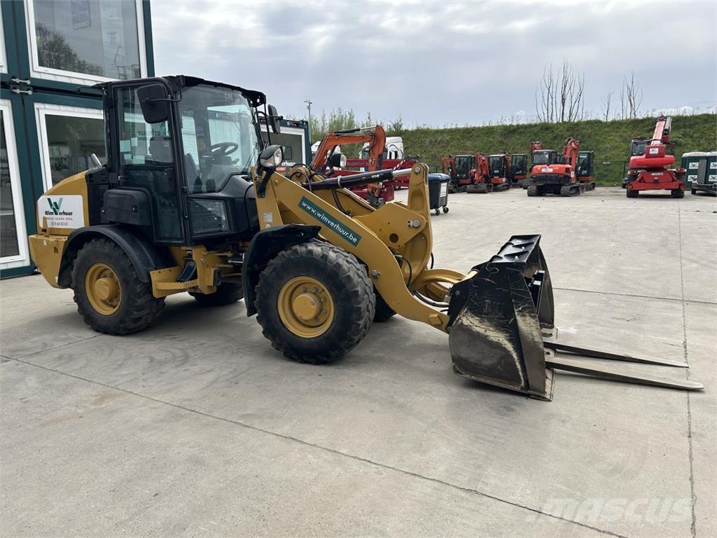 CAT 906M (8758) Višenamjenski utovarivači