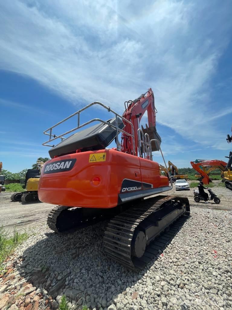 Doosan DX 300 Bageri gusjeničari