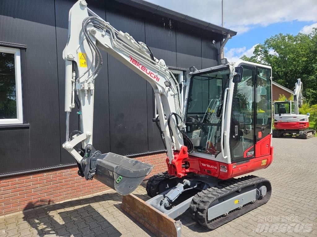 Takeuchi TB230 Mini bageri <7t