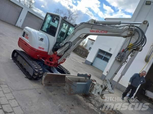 Takeuchi TB 240 DPF Mini bageri <7t