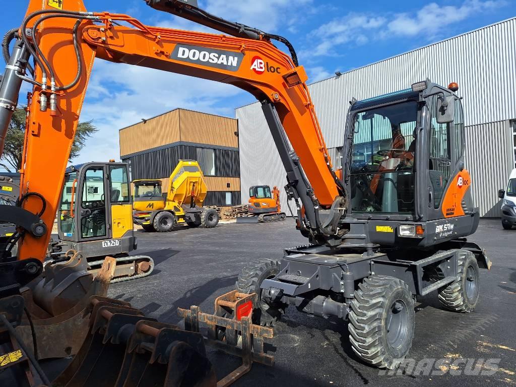 Doosan DX 57 W Bageri na kotačima