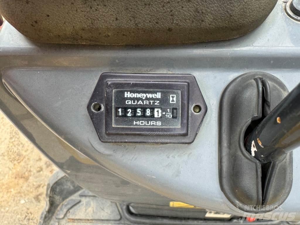 Yanmar SV08 (1C088) Mini bageri <7t