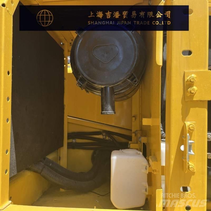 Komatsu PC 210 Bageri gusjeničari