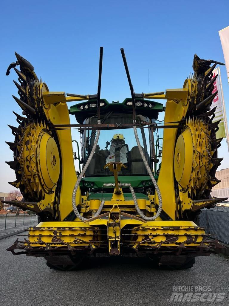 John Deere 8800 Strojevi za krmu na vlastiti pogon