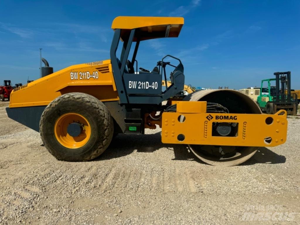Bomag BW 211 D-40 Kombinovani valjci