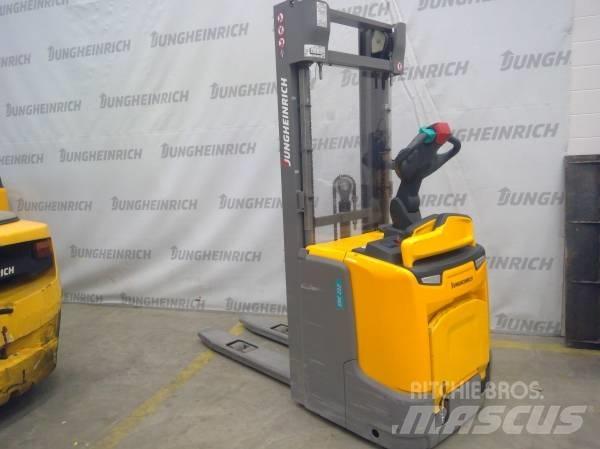 Jungheinrich ERC 212 Samopogonski ručni viličari