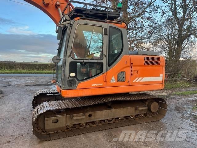 Doosan DX 140 LC Bageri gusjeničari