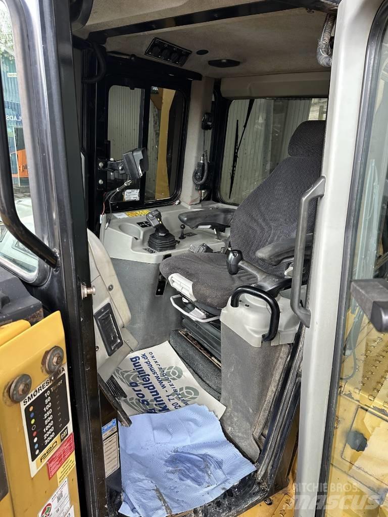 CAT D 6 T LGP Buldožeri gusjeničari