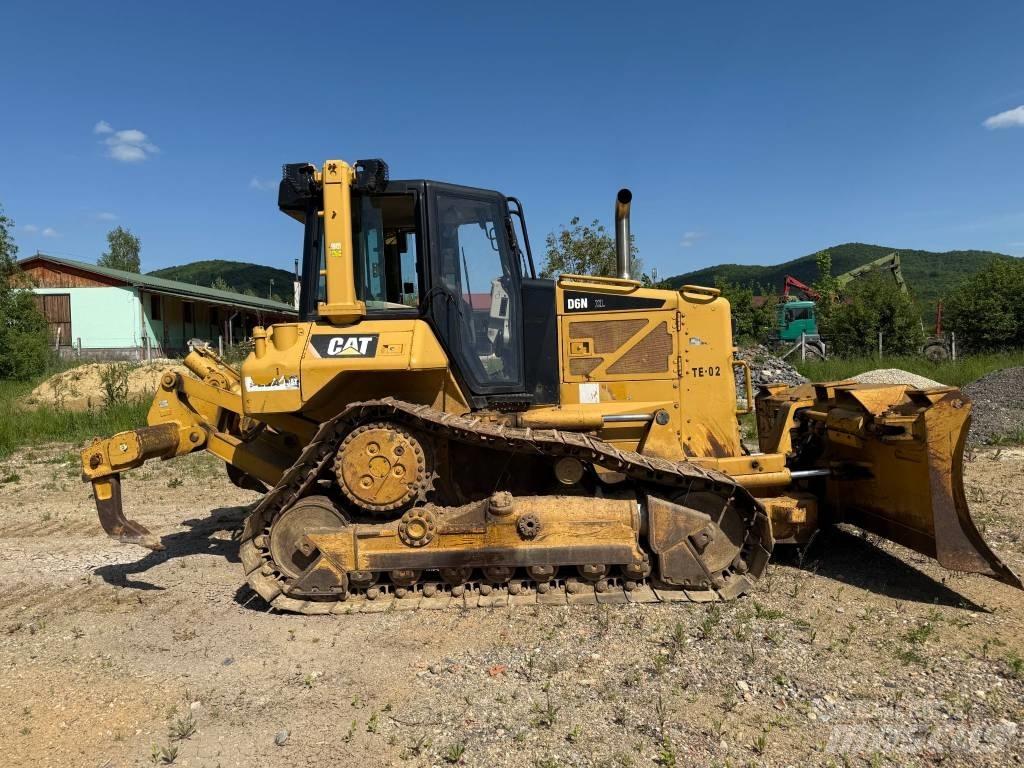 CAT D6N XL Buldožeri gusjeničari
