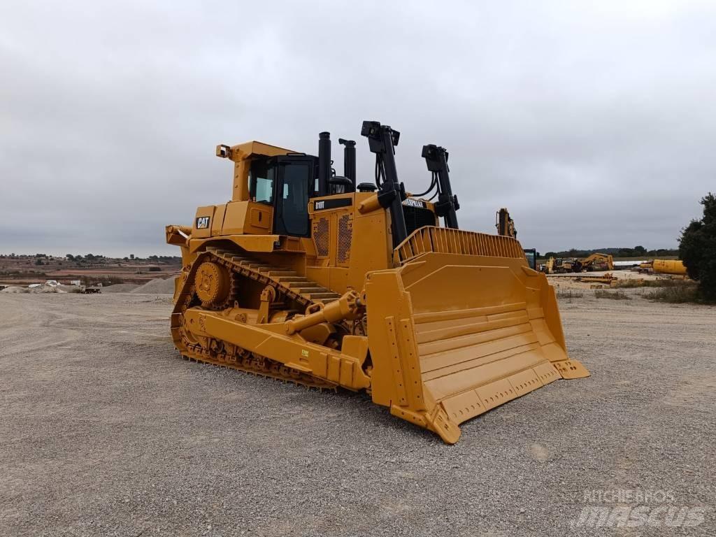 CAT D 10 T Buldožeri gusjeničari