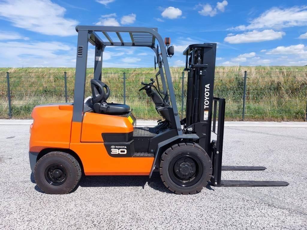 Toyota FDZN30 Dizelski viličari