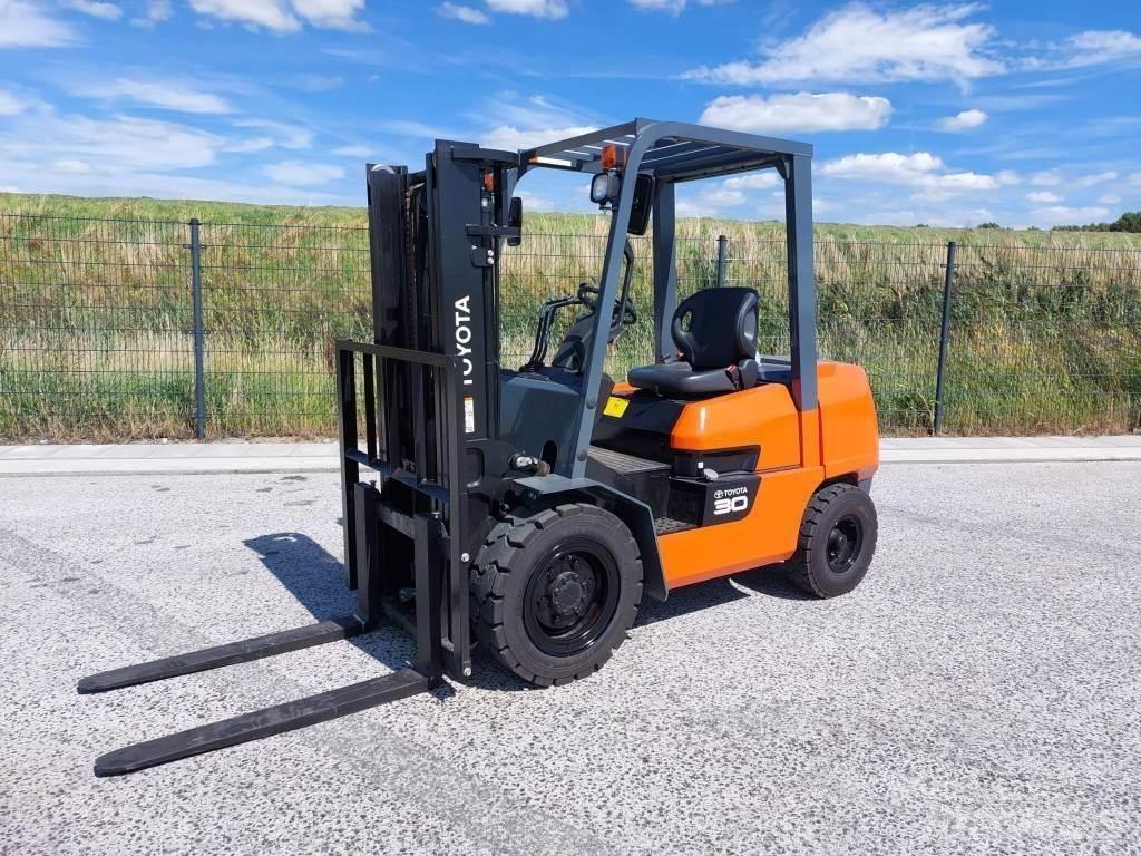 Toyota FDZN30 Dizelski viličari