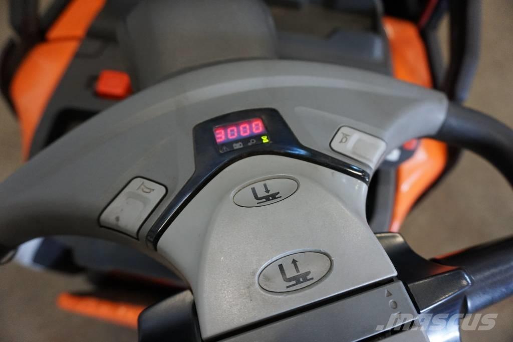 Toyota SPE200D Ručni električni viličar