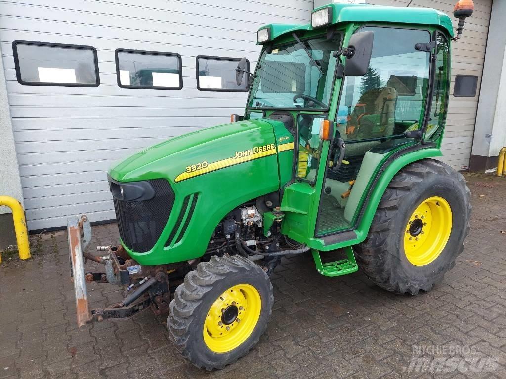 John Deere 3320 Kompaktni (mali) traktori