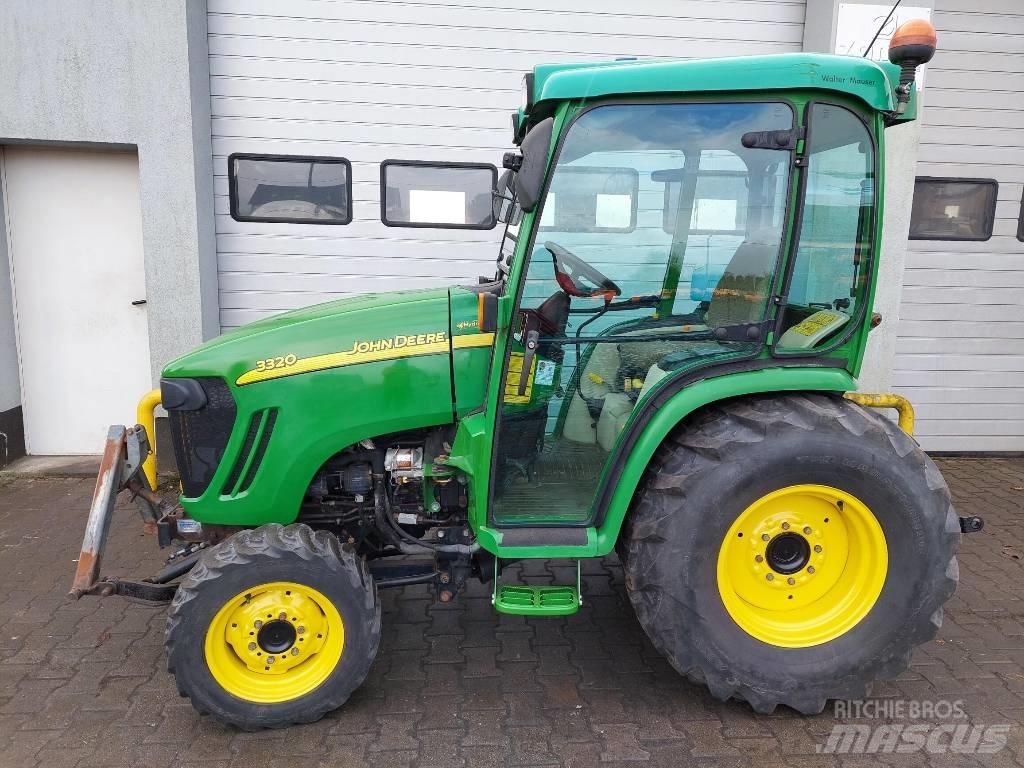 John Deere 3320 Kompaktni (mali) traktori