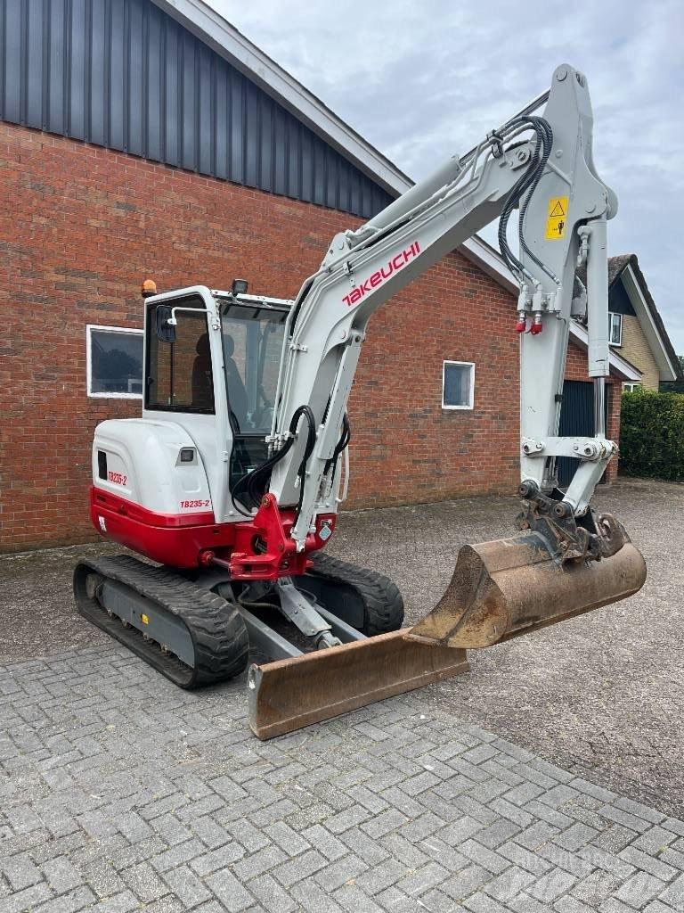 Takeuchi tb235-2 Mini bageri <7t