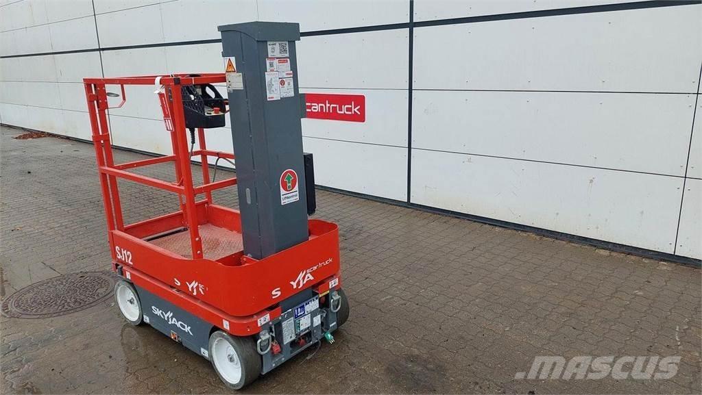 SkyJack SJ12 Vertikalne radne podizne platforme