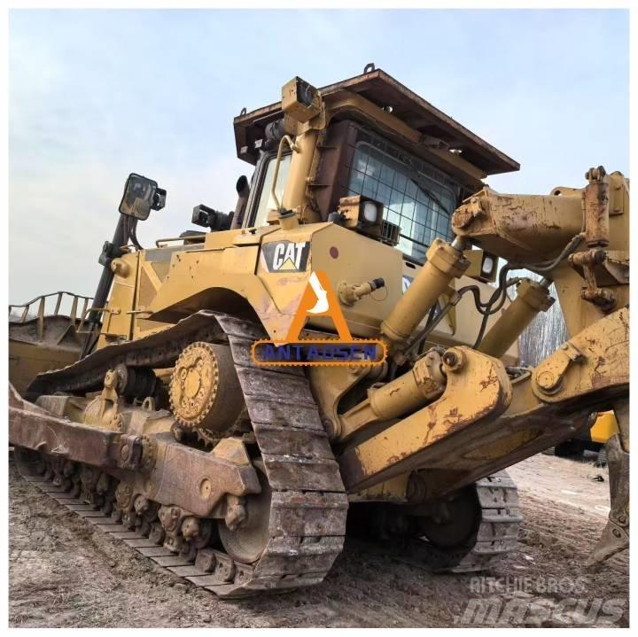 CAT D8T bulldozers Buldožeri gusjeničari