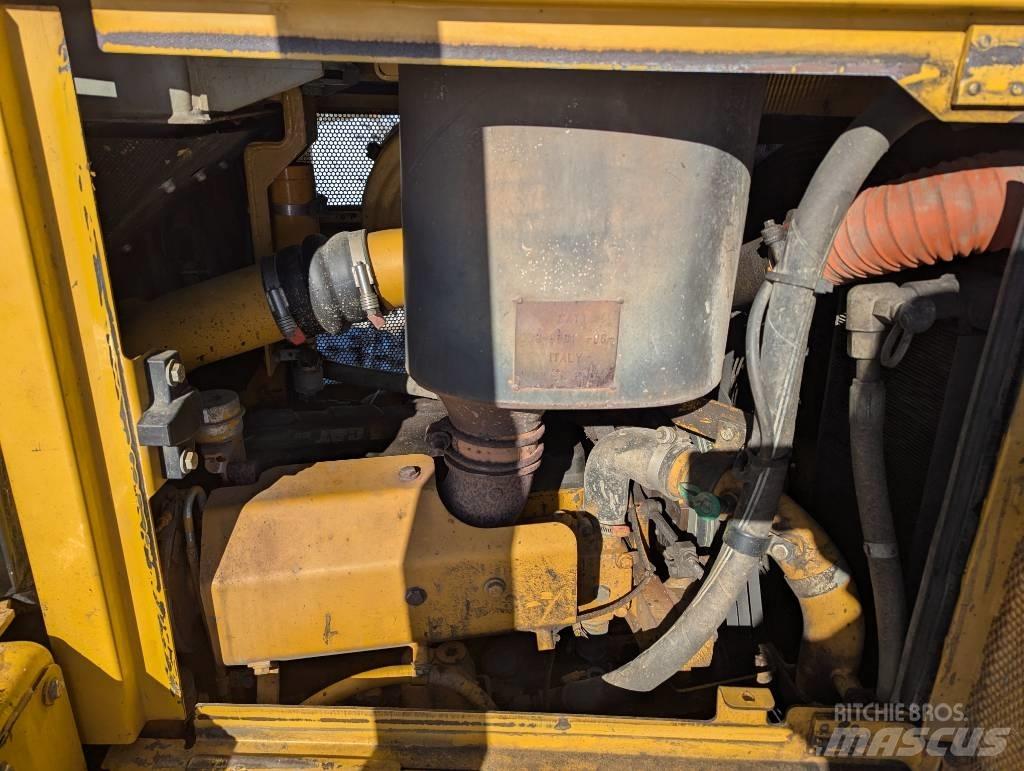 CAT D 6 T LGP Buldožeri gusjeničari