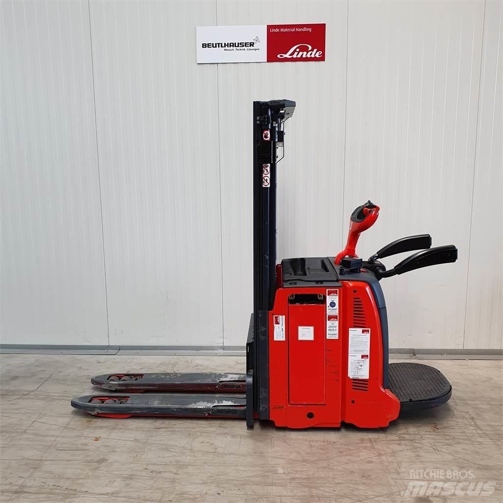 Linde D12AP Ručni električni viličar