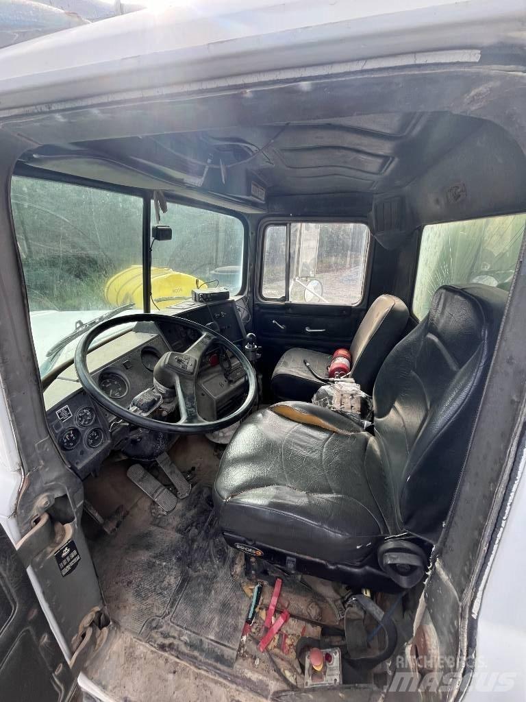 Mack RD 688 Kamioni za vodu