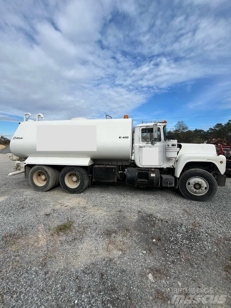 Mack RD 688 Kamioni za vodu