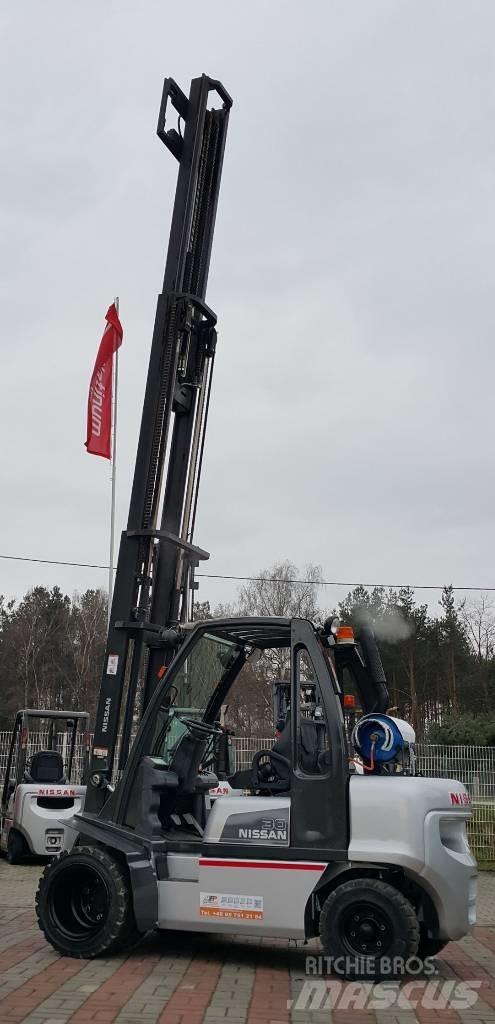 Nissan UGD02A30PQ Plinski viličari