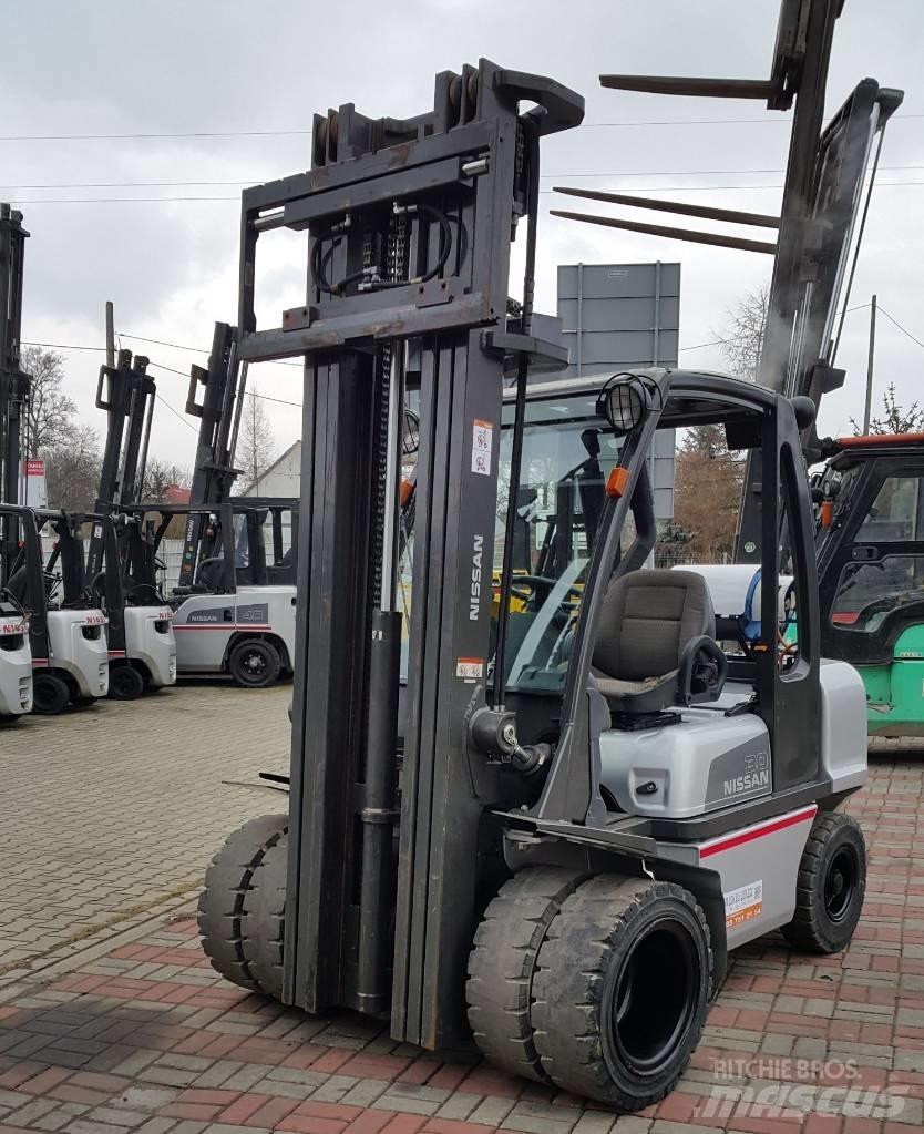 Nissan UGD02A30PQ Plinski viličari