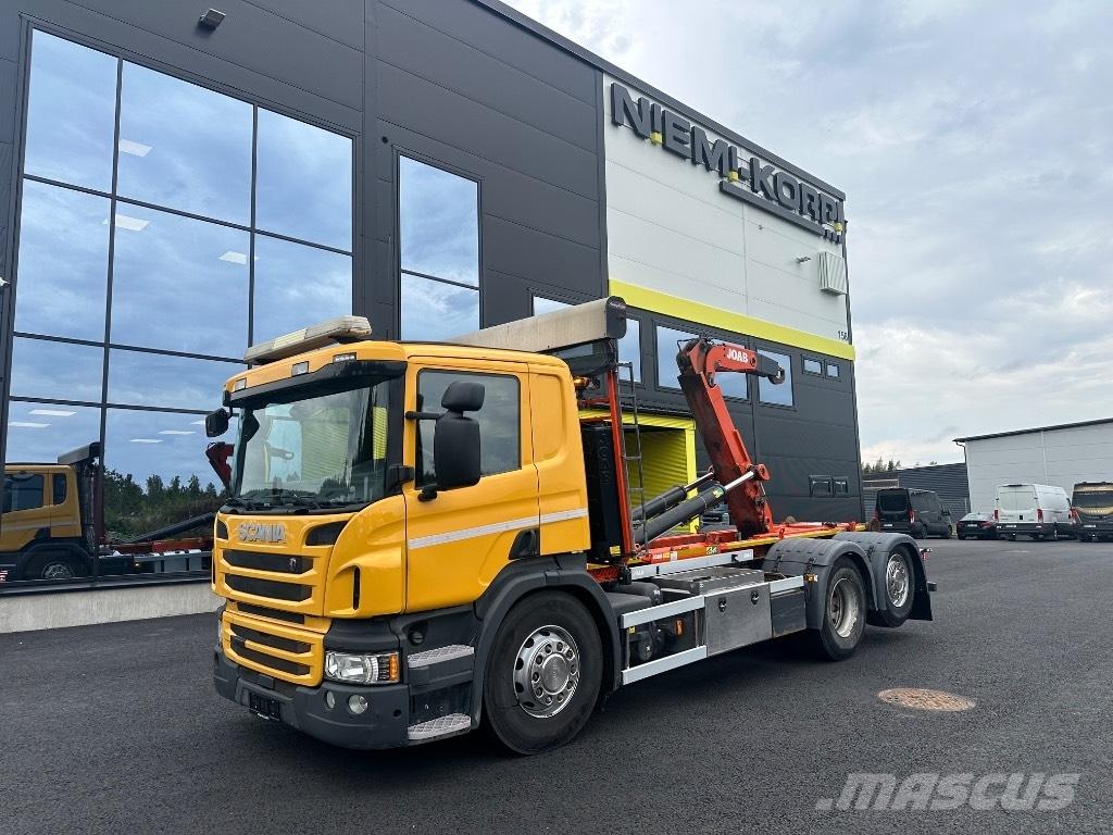 Scania P370 6x2*4 Rol kiper kamioni s kukama za dizanje