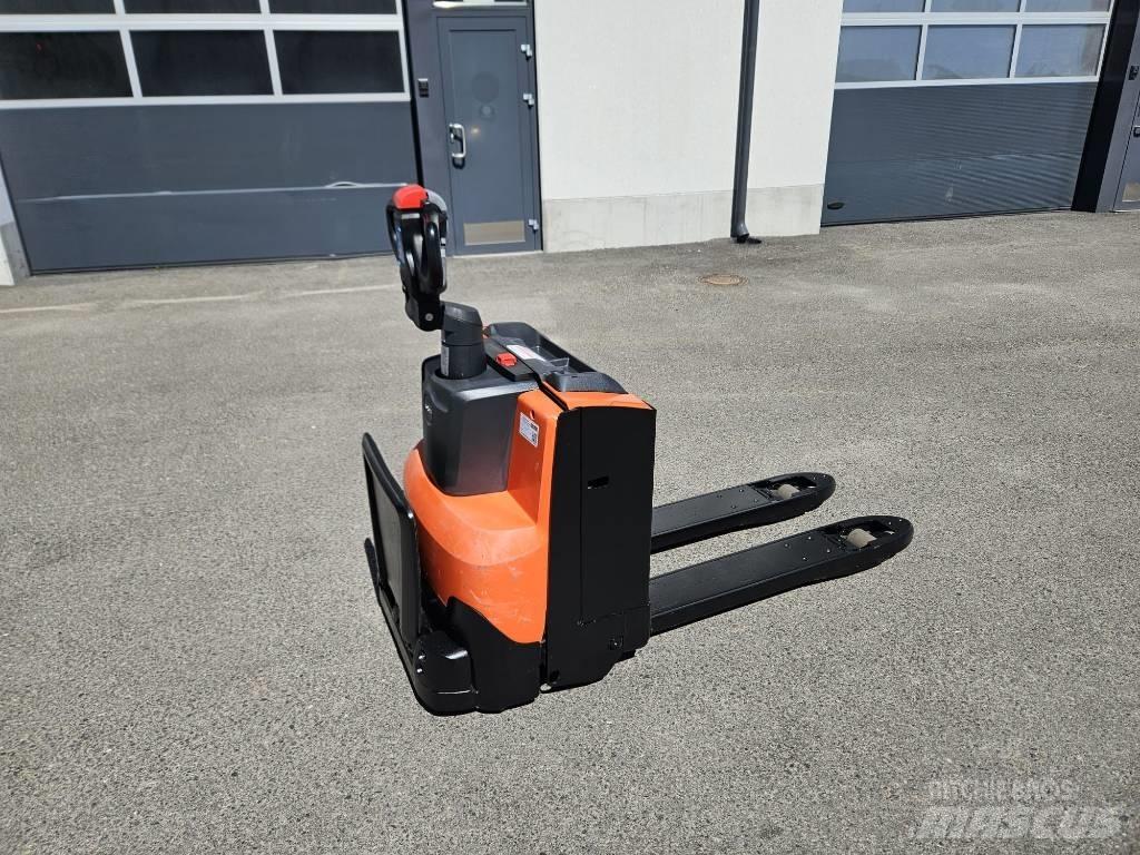 Toyota LWE 200 Nisko podizni električni viličar sa platformu