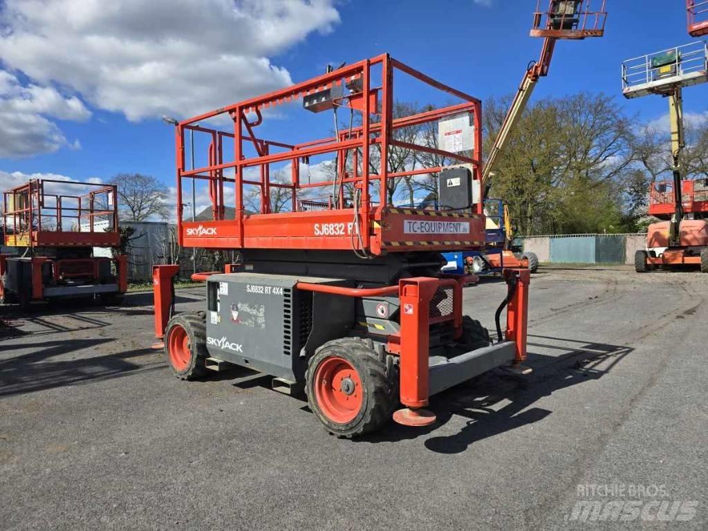 SkyJack SJ 6832 RT Škaraste platforme