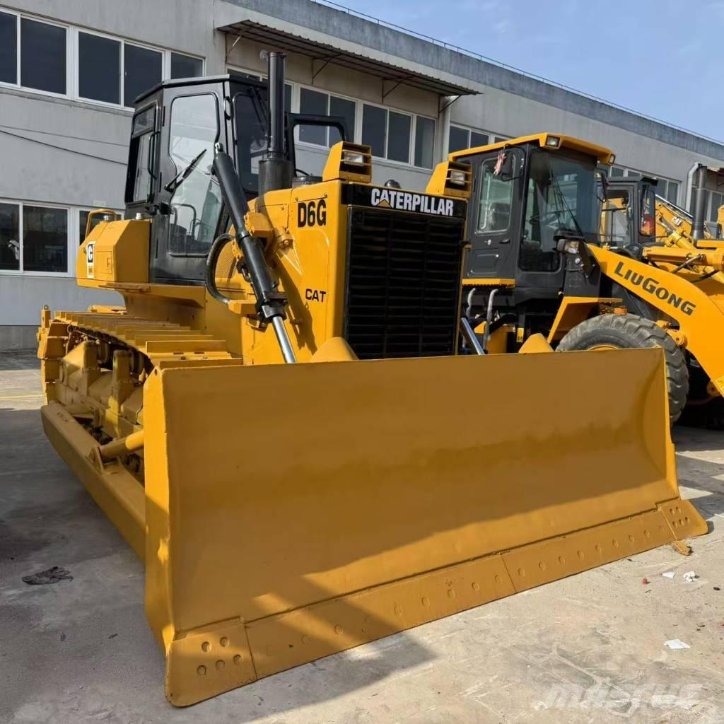 CAT D 6 G Buldožeri gusjeničari