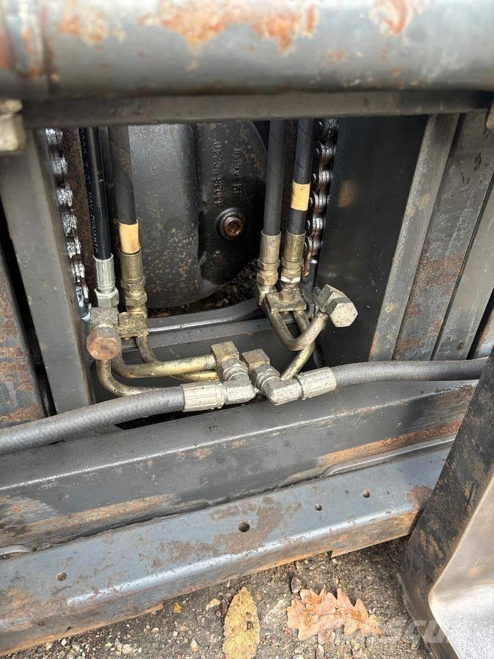 Nissan UGD02 A 30 PQ Plinski viličari