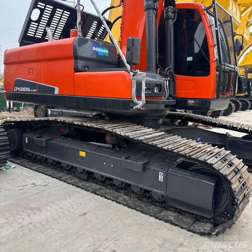 Doosan DX225LC-9 Bageri gusjeničari