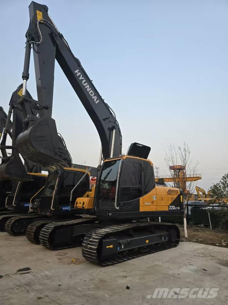 Hyundai 220-9 Midi bageri 7t – 12t
