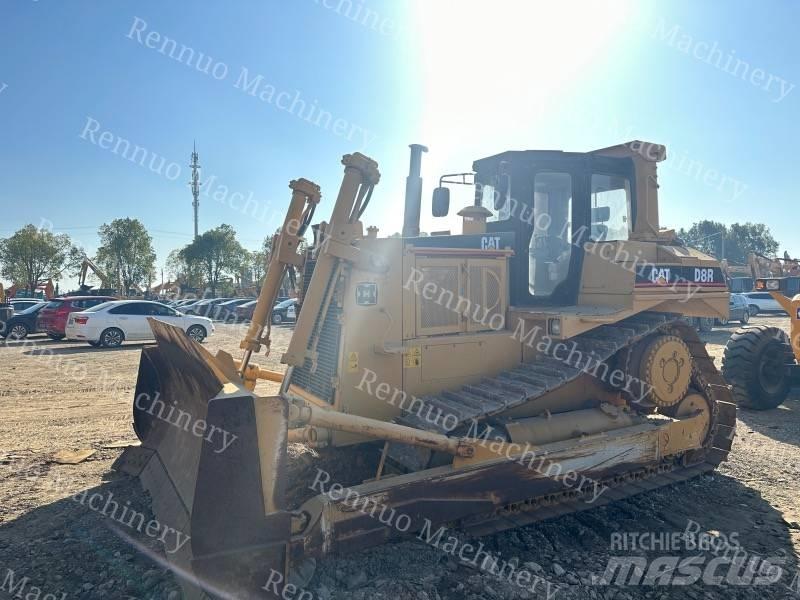 CAT D 8 R Buldožeri gusjeničari