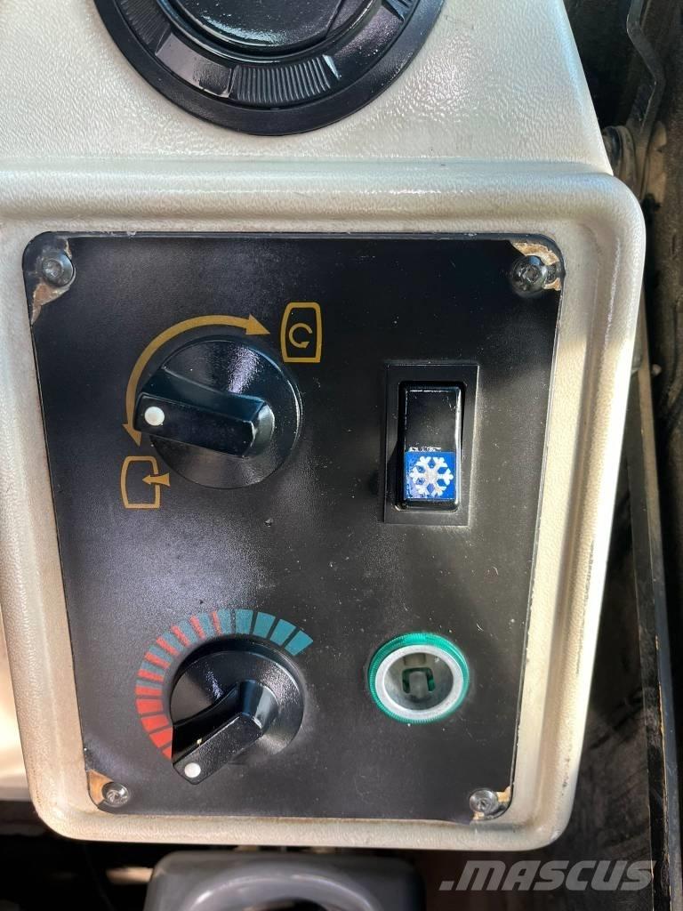 JCB JS 160 W Bageri na kotačima