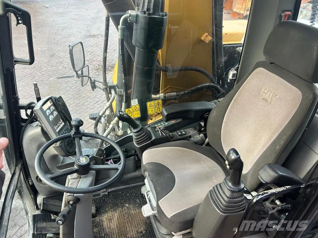 CAT M315D Bageri na kotačima