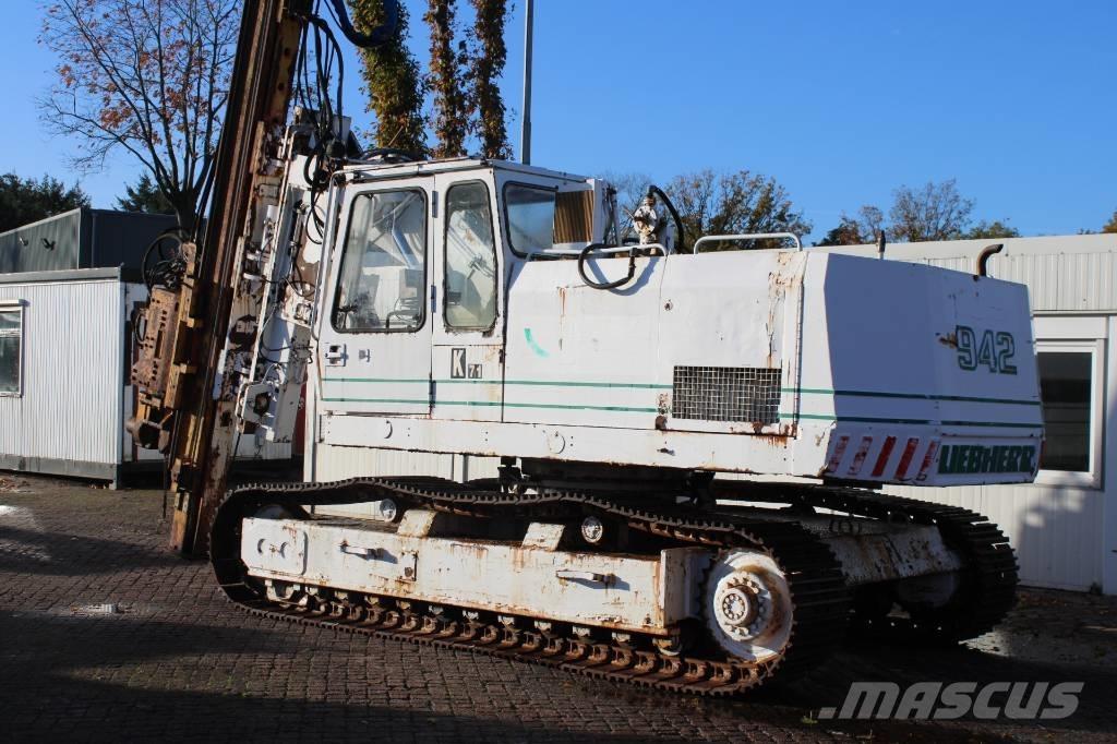 Liebherr R 942 Strojevi za zabijanje stupova
