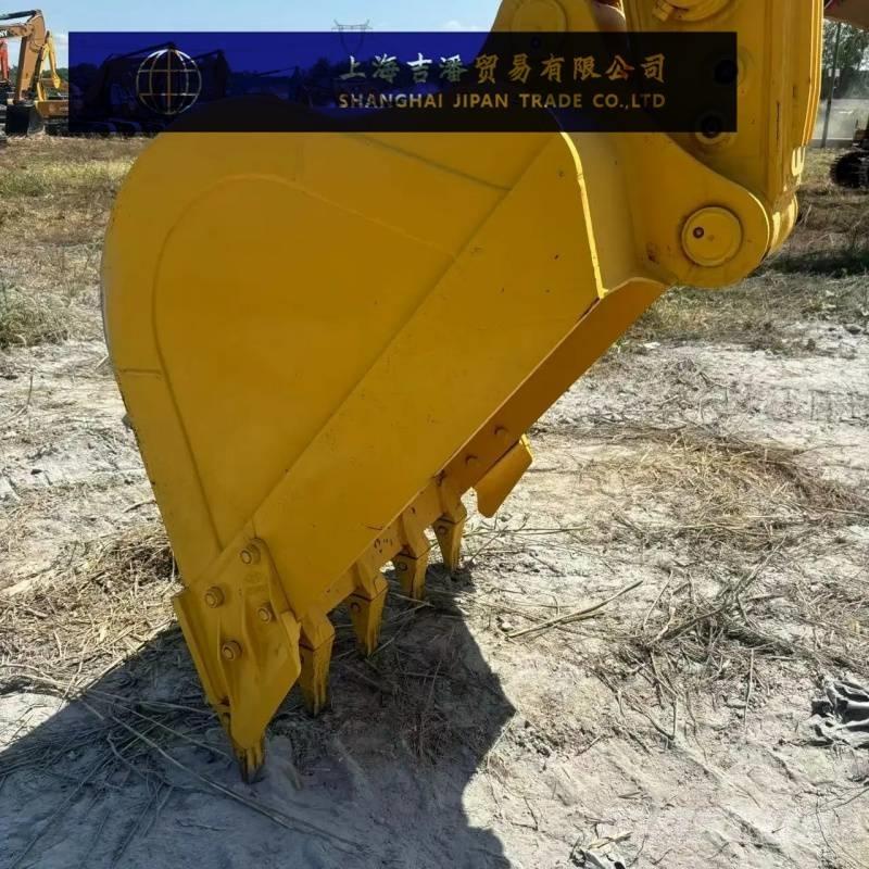 Komatsu PC 210 Bageri gusjeničari