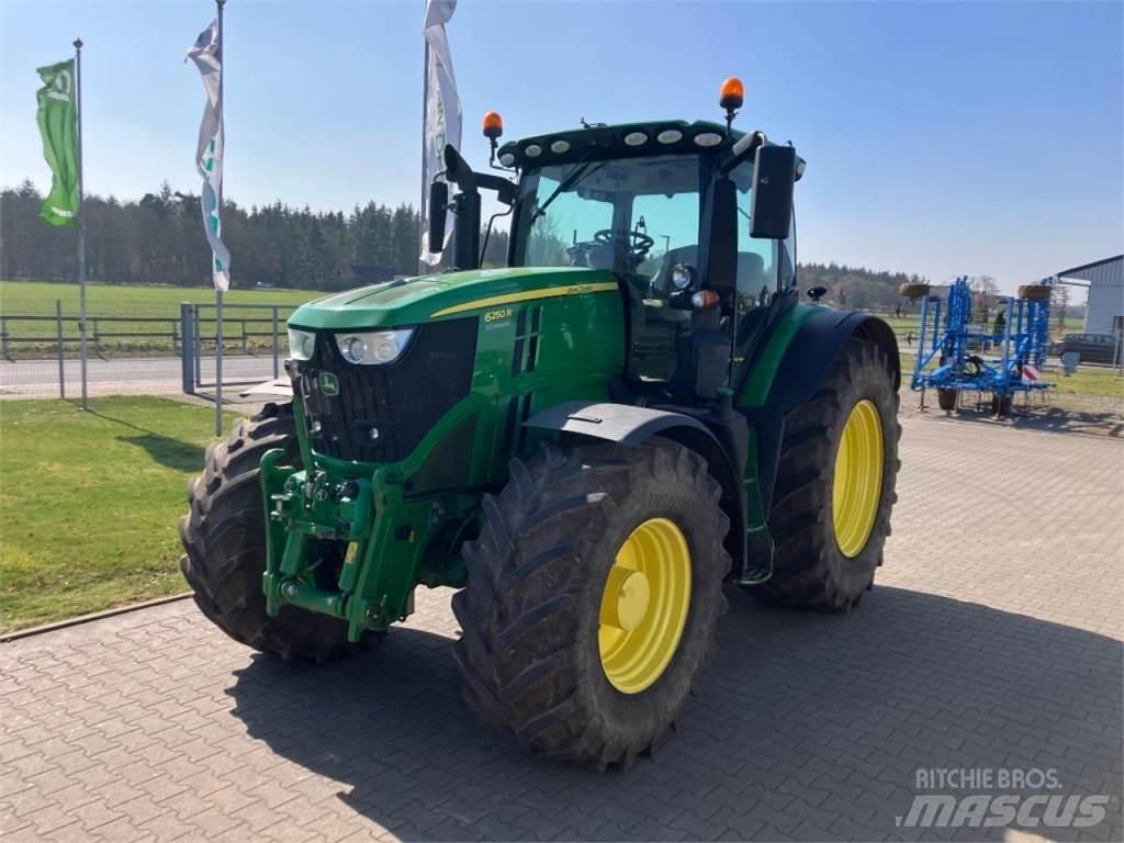 John Deere 6250R Traktori