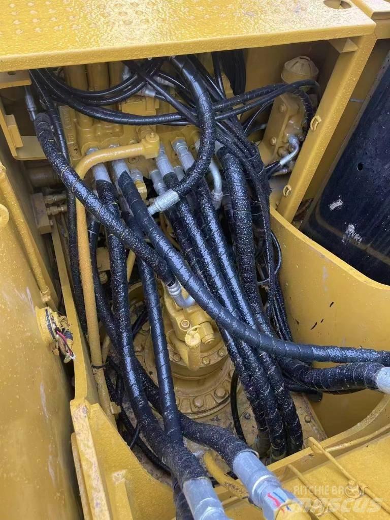 CAT 320 D2 Bageri gusjeničari