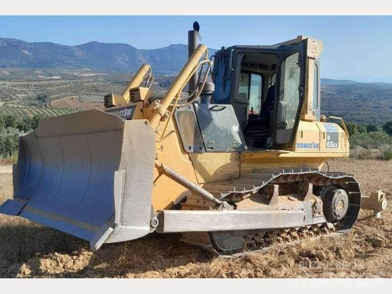 Komatsu D65EX-15 Buldožeri gusjeničari