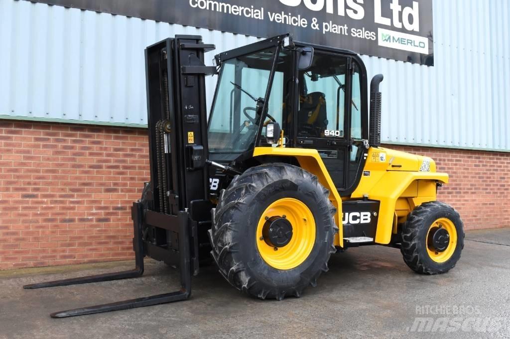 JCB 940 Terenski viličar