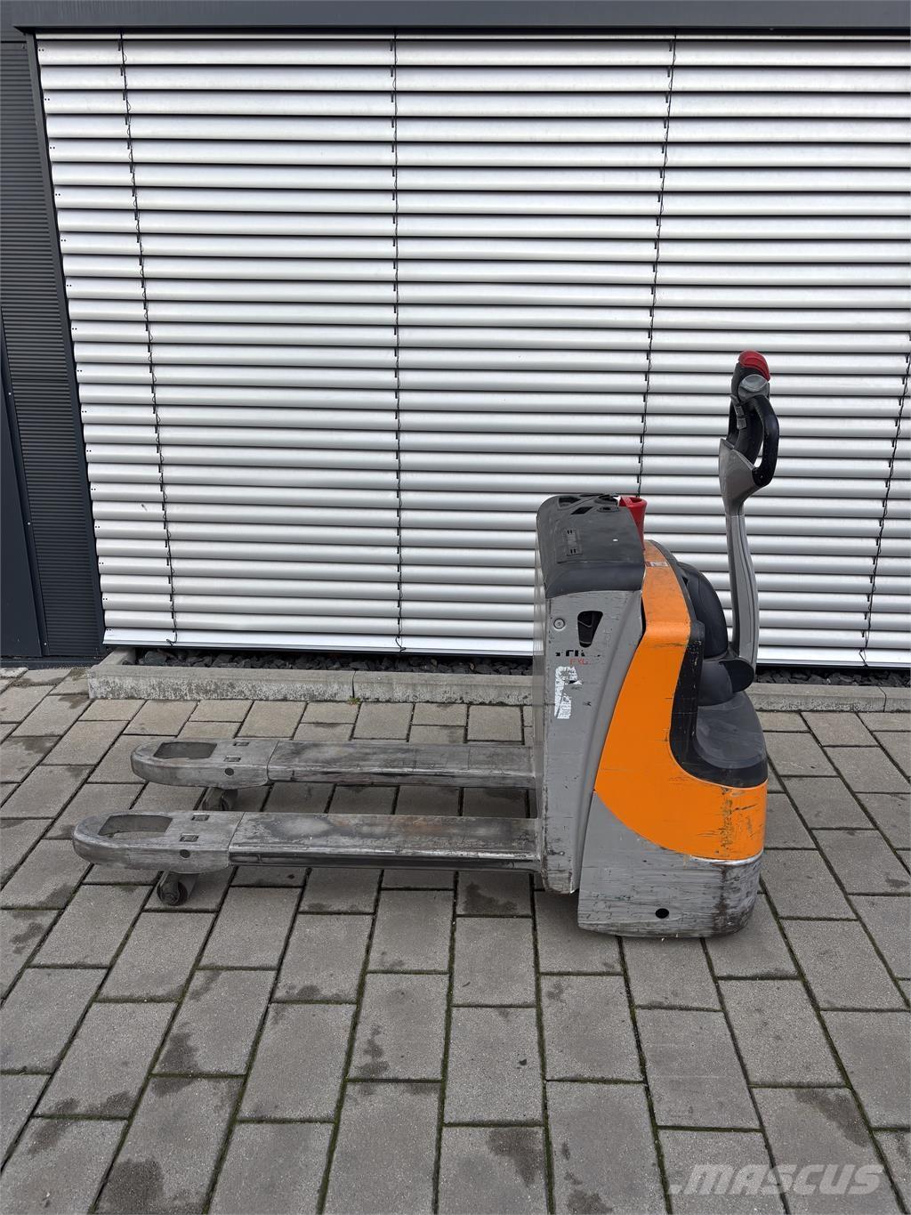 Still EXU16 Ručni električni viličar