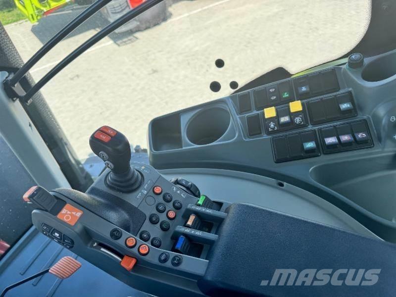 CLAAS AXION 810 Traktori